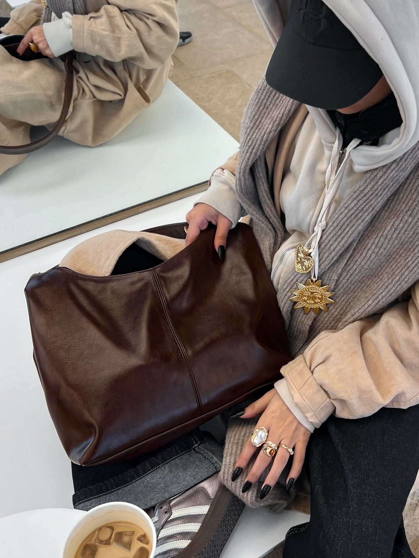HOBO BAG GLOSSY BROWN