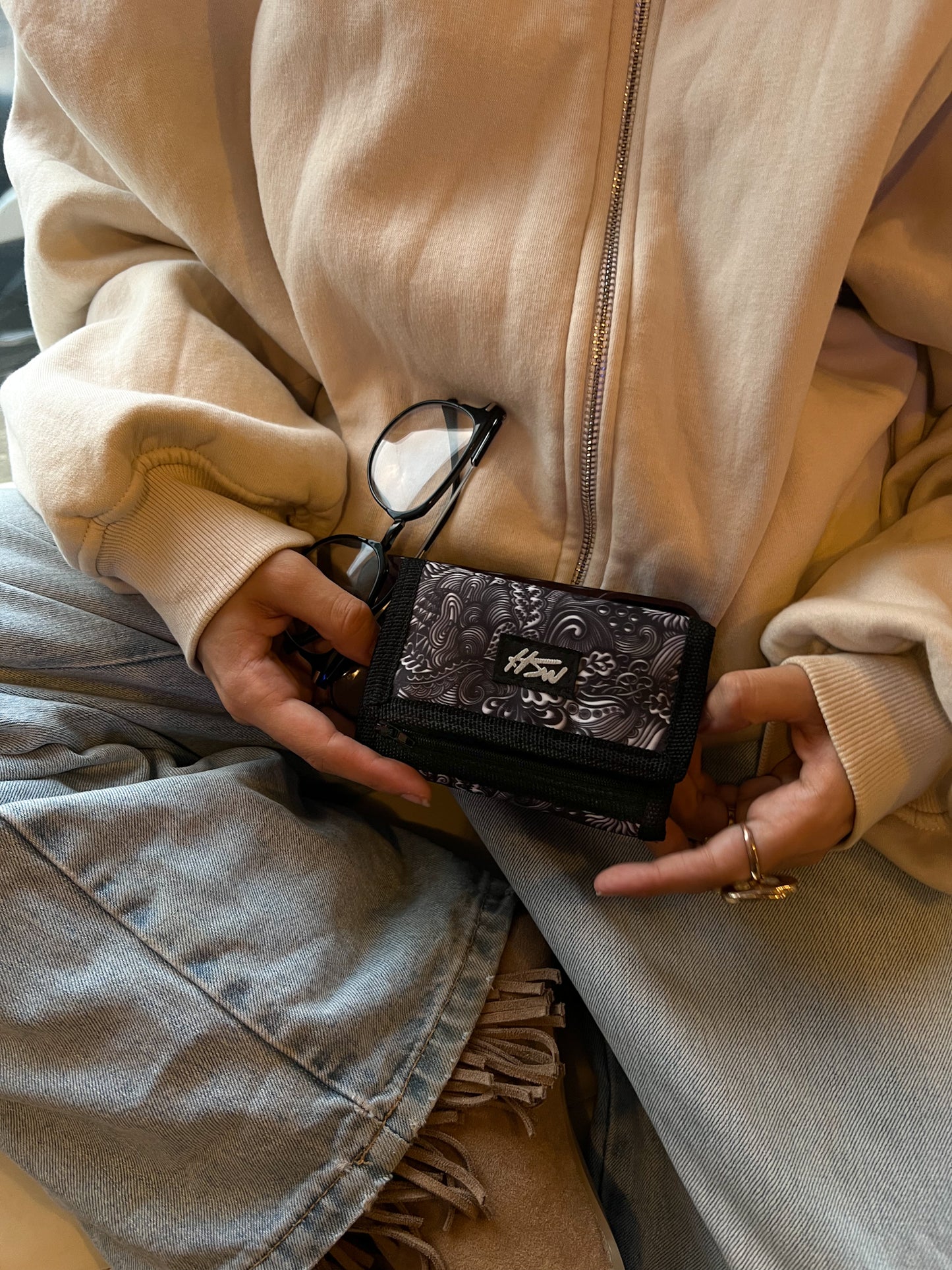 URBAN MONOCHROME WALLET