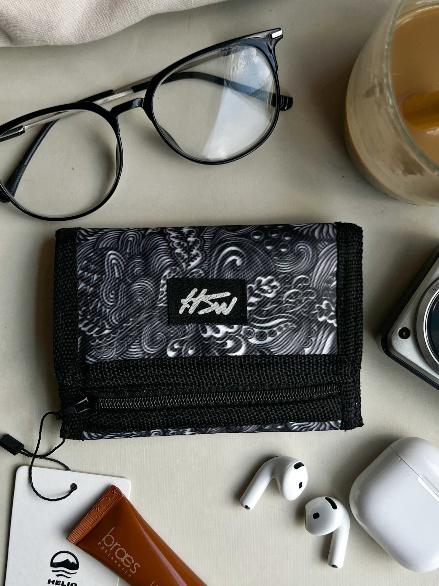 URBAN MONOCHROME WALLET