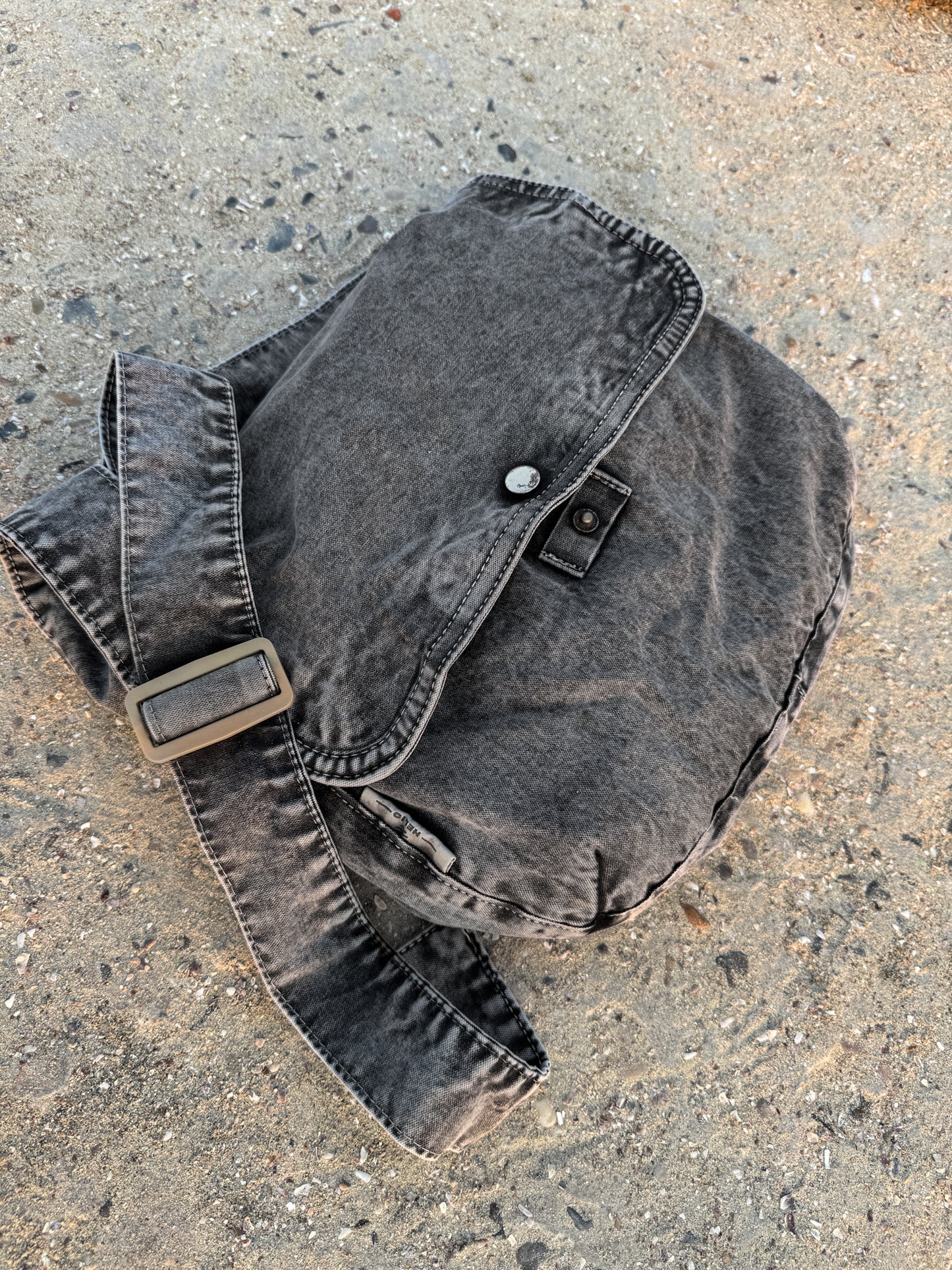 CHARCOAL WASHED SIDE BAG