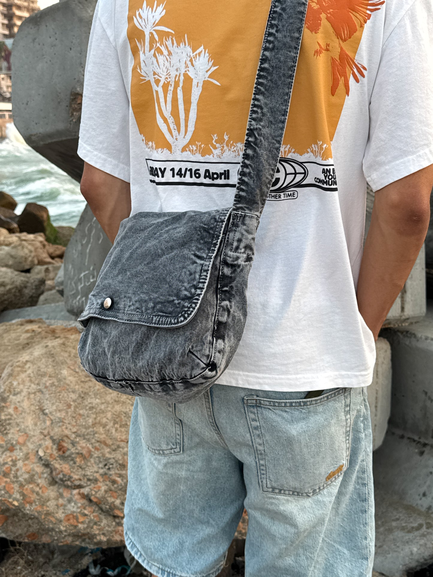 CHARCOAL WASHED SIDE BAG