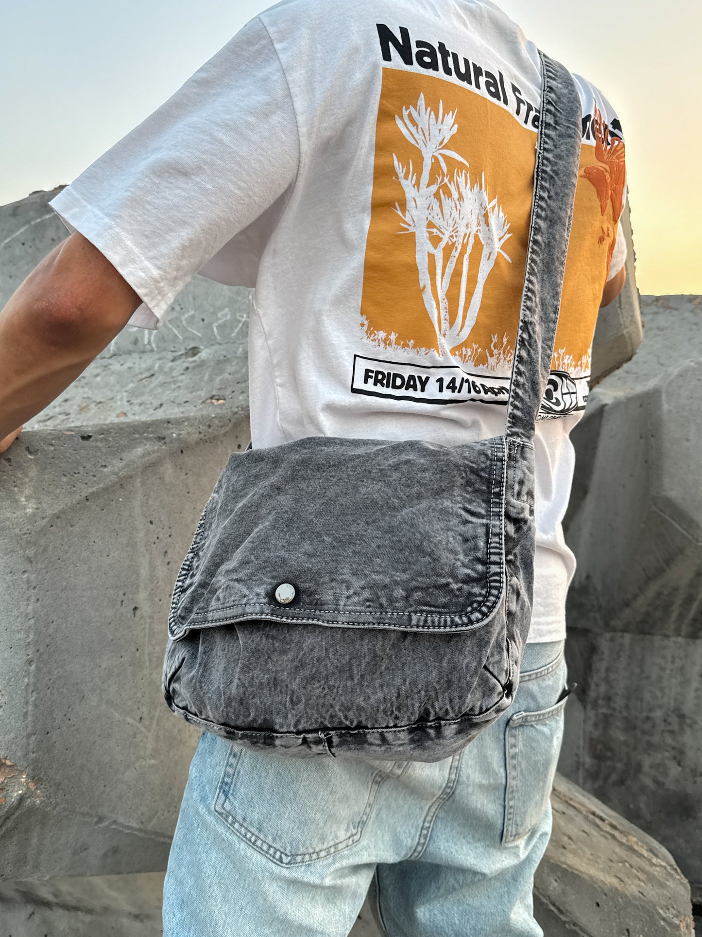 CHARCOAL WASHED SIDE BAG