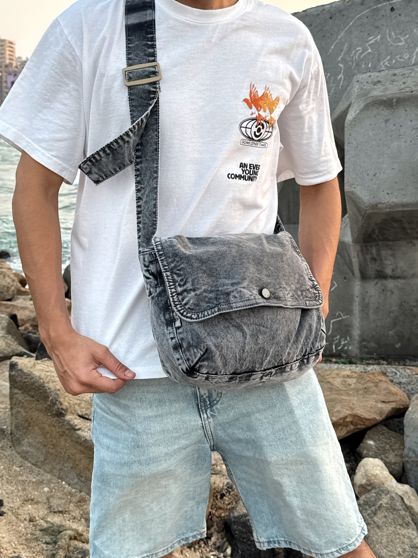 CHARCOAL WASHED SIDE BAG