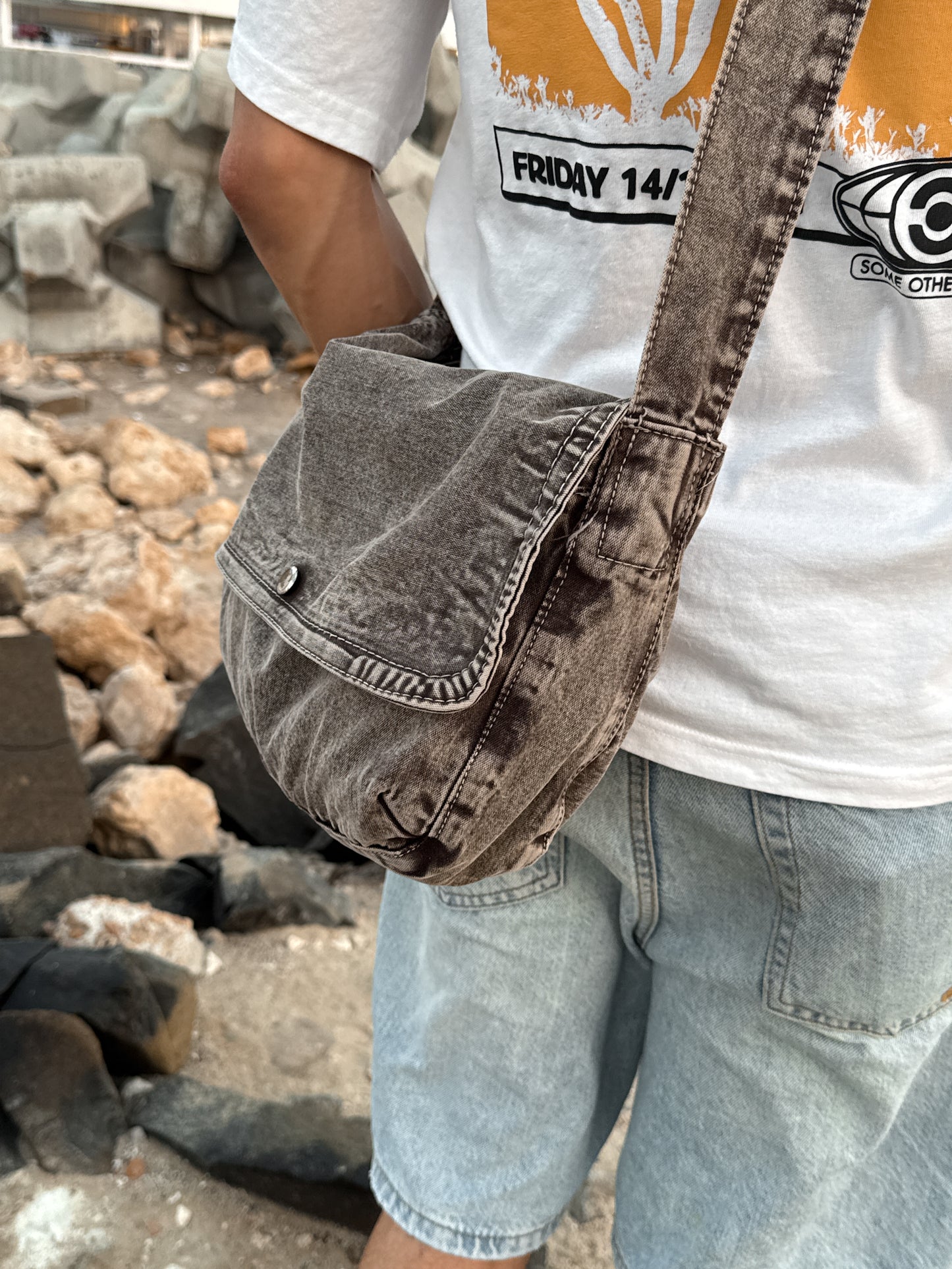 ASH BROWN WASHED SIDE BAG