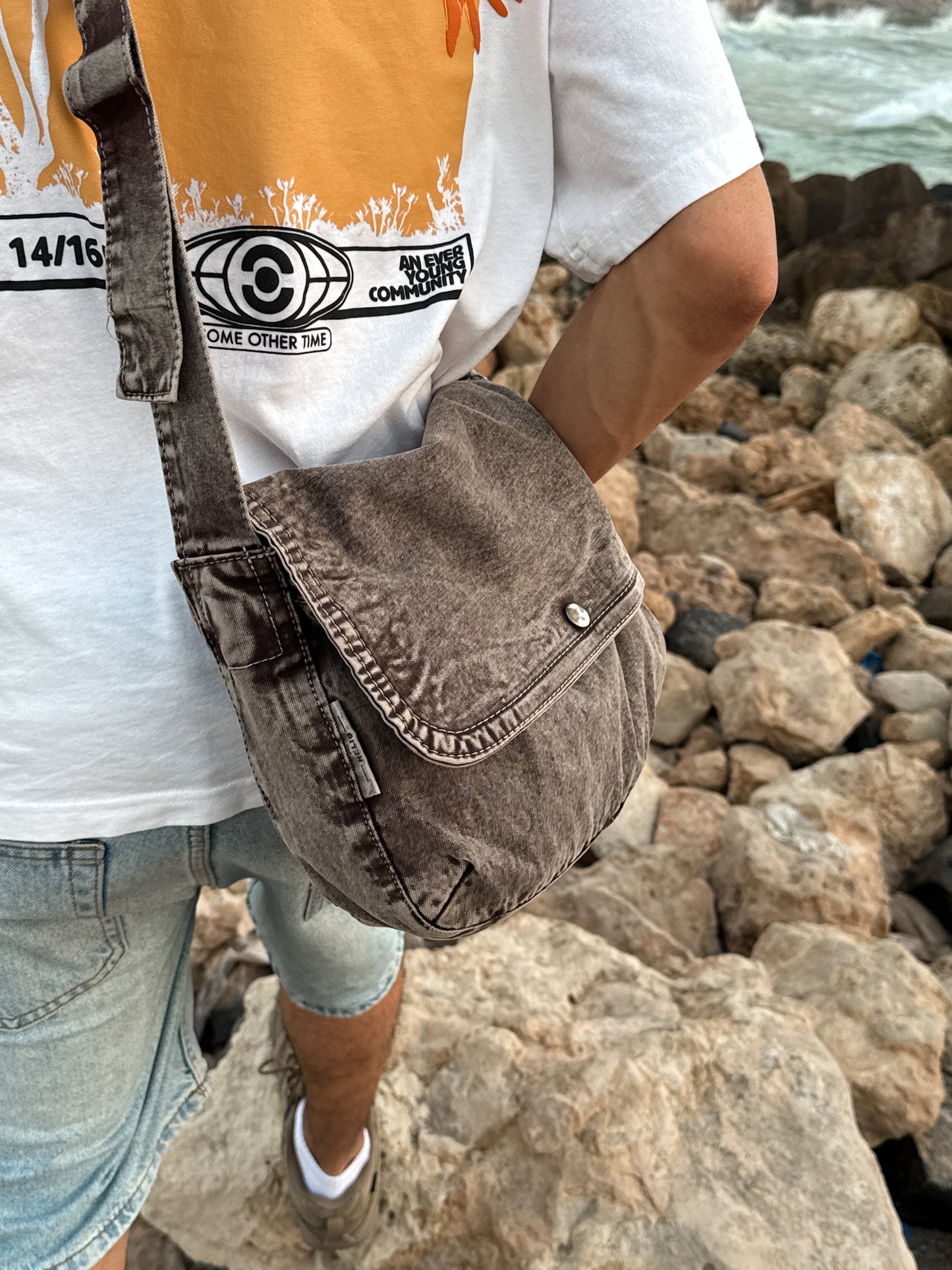 ASH BROWN WASHED SIDE BAG