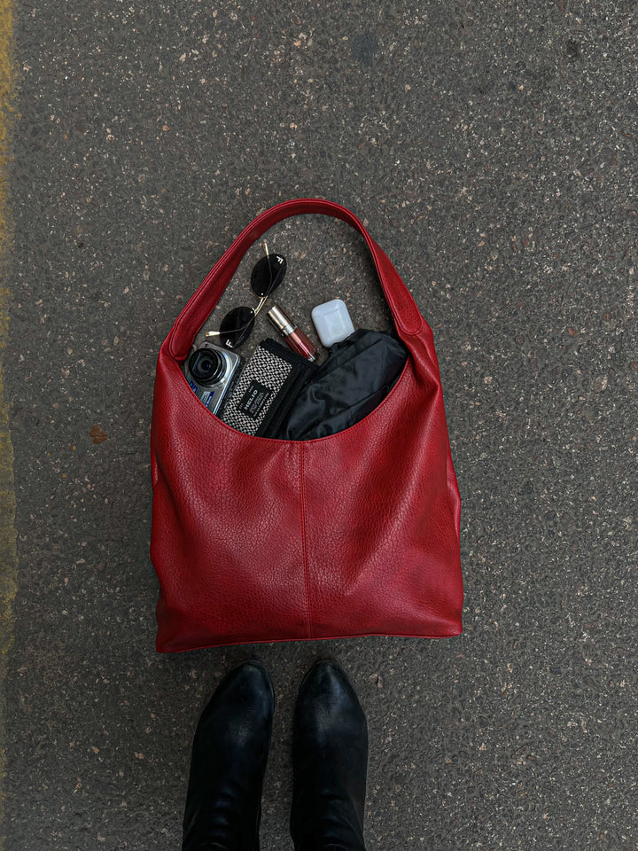 HOBO BAG BLOODY RED