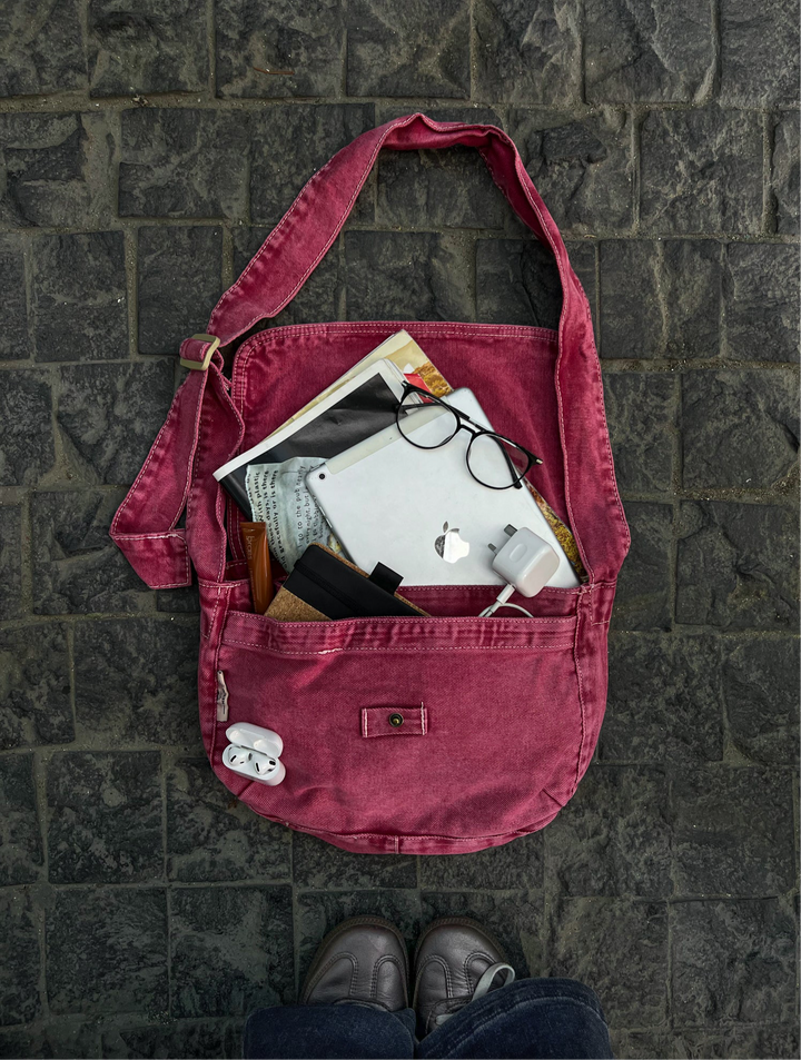 RASPBERRY WASHED SIDE BAG
