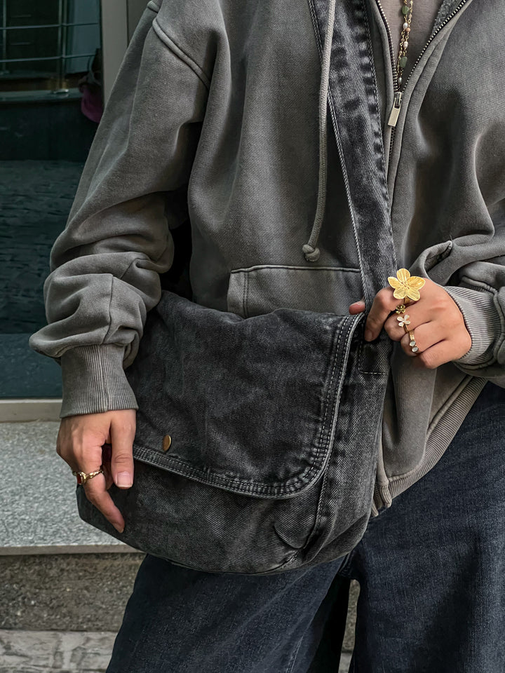 CHARCOAL WASHED SIDE BAG