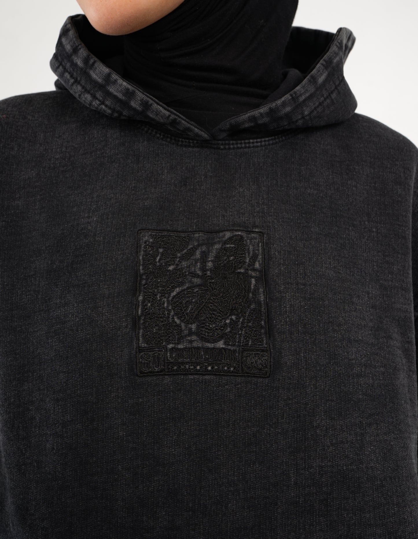 EMBROIDERED WASHED HOODIE BLACK