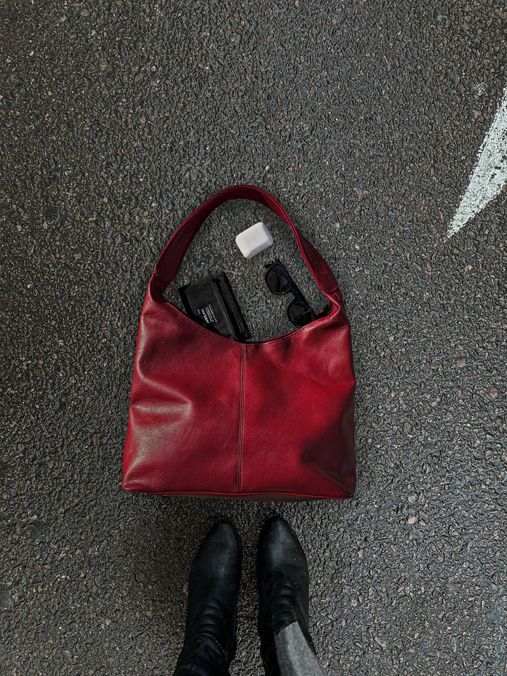 HOBO BAG BLOODY RED