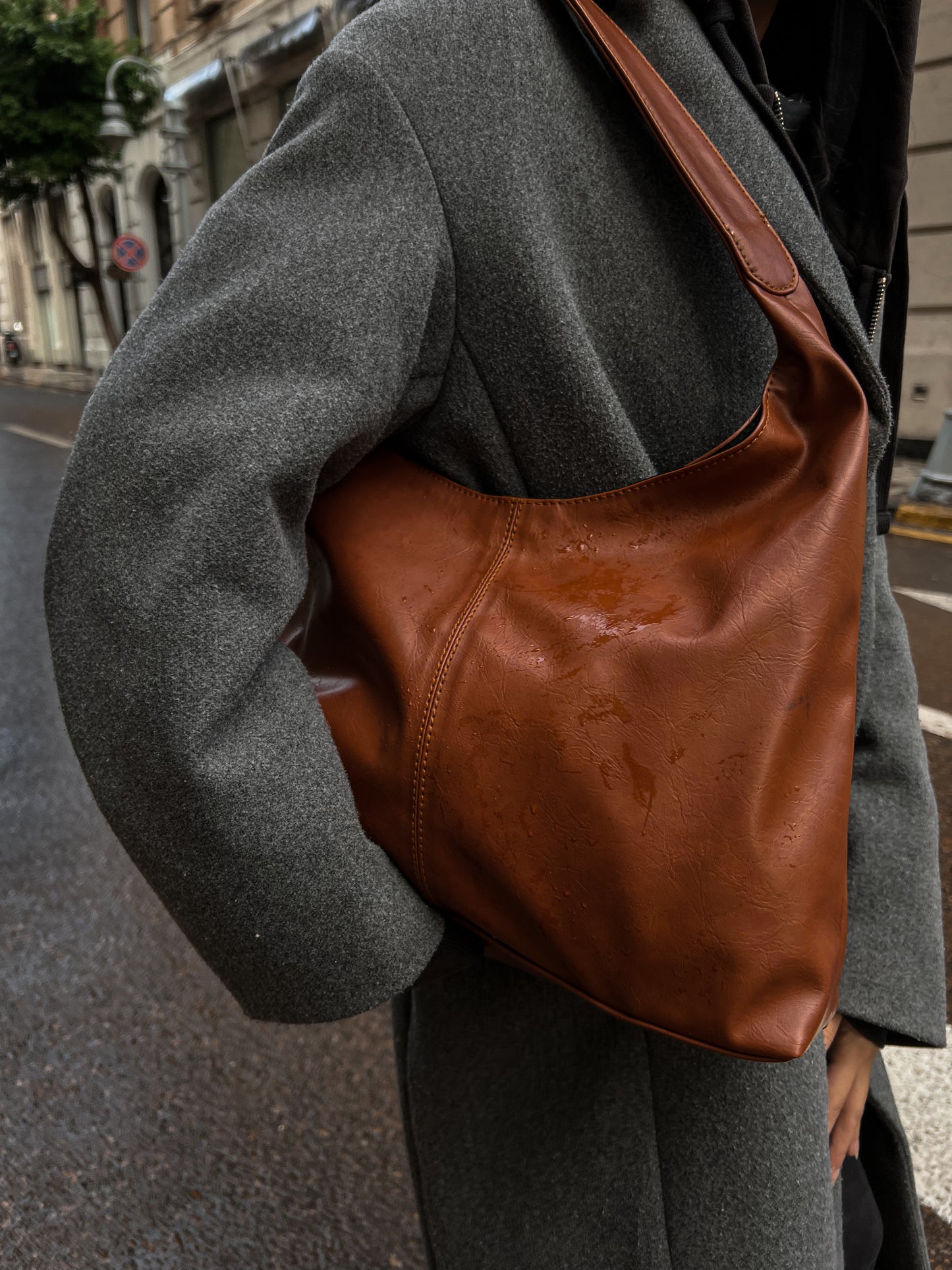 HOBO BAG CARAMEL BROWN