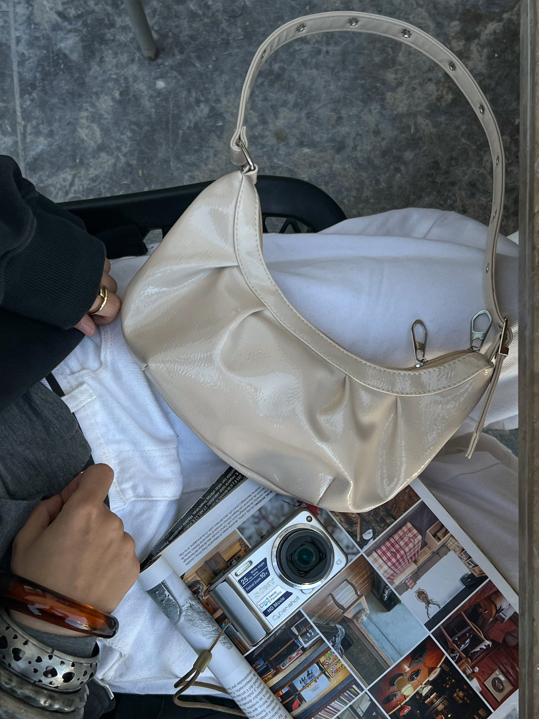 VERNIS BAG CREAM BEIGE