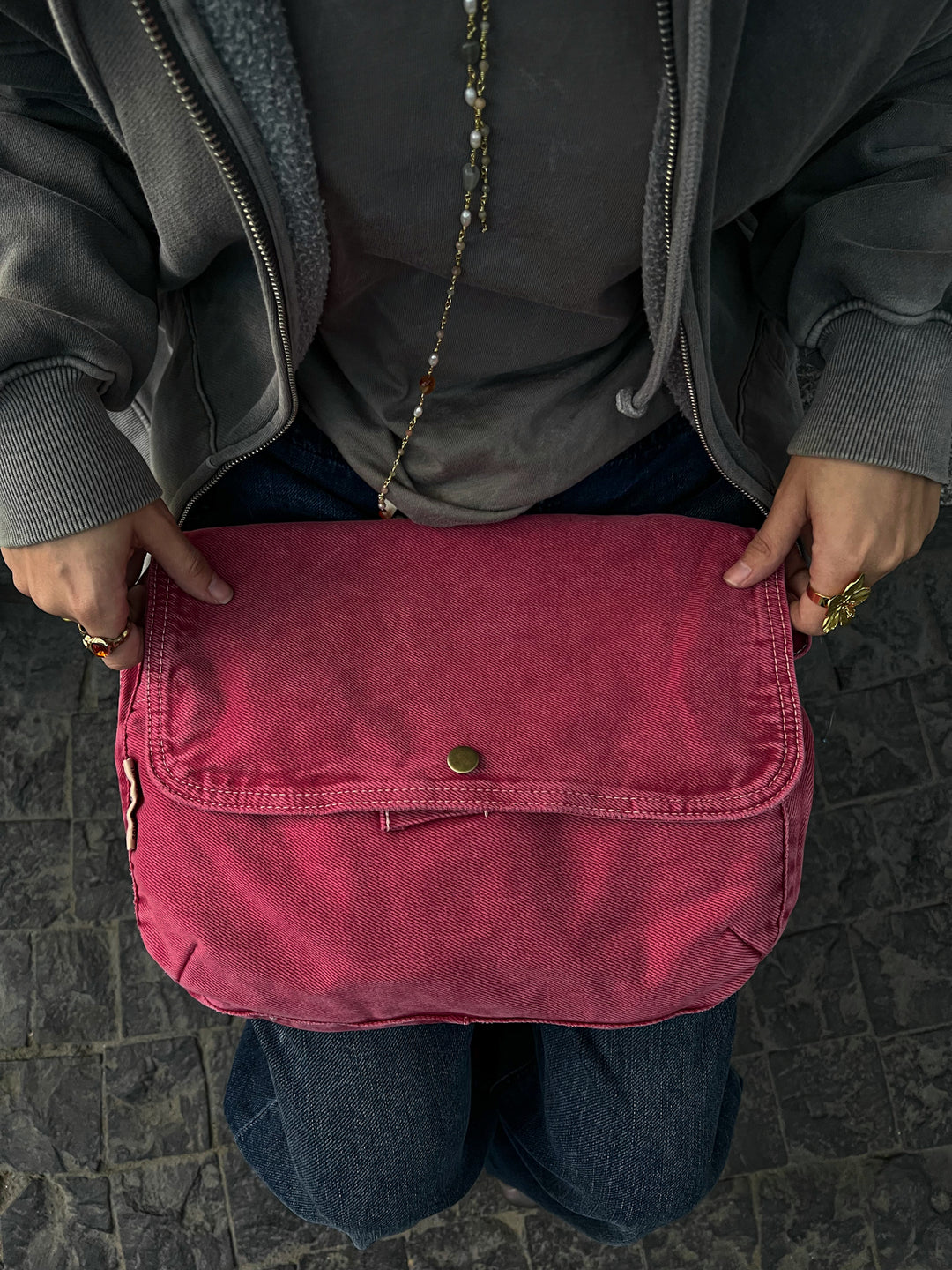 RASPBERRY WASHED SIDE BAG