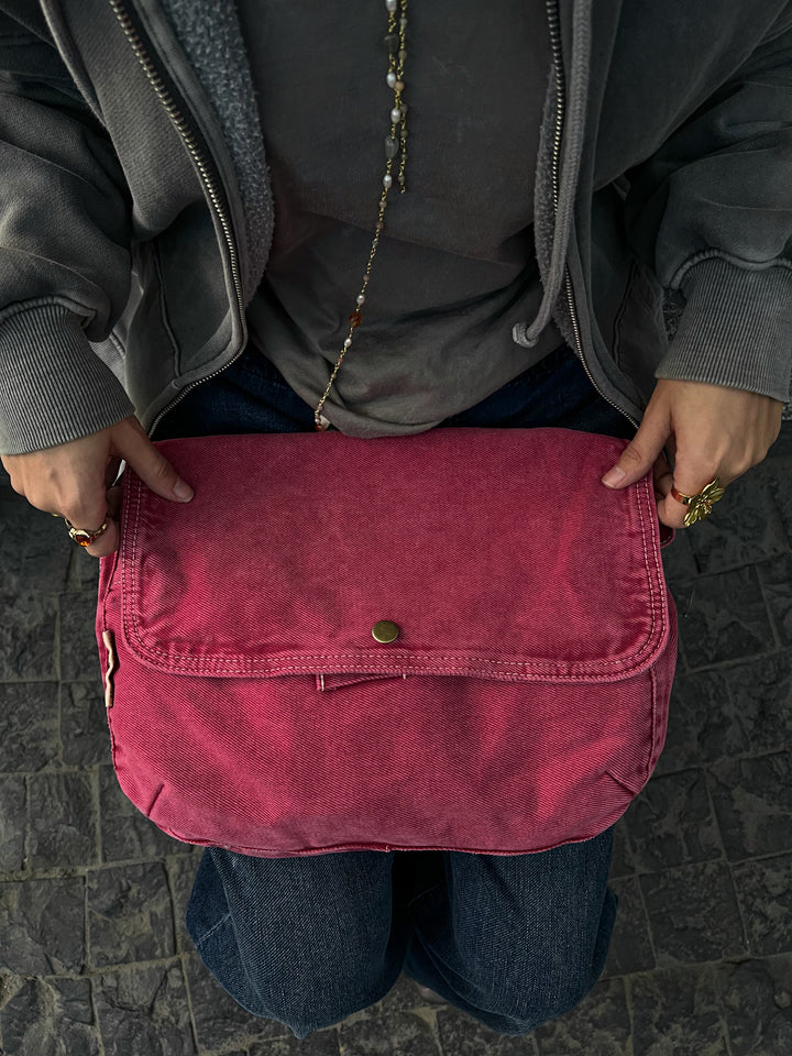 RASPBERRY WASHED SIDE BAG