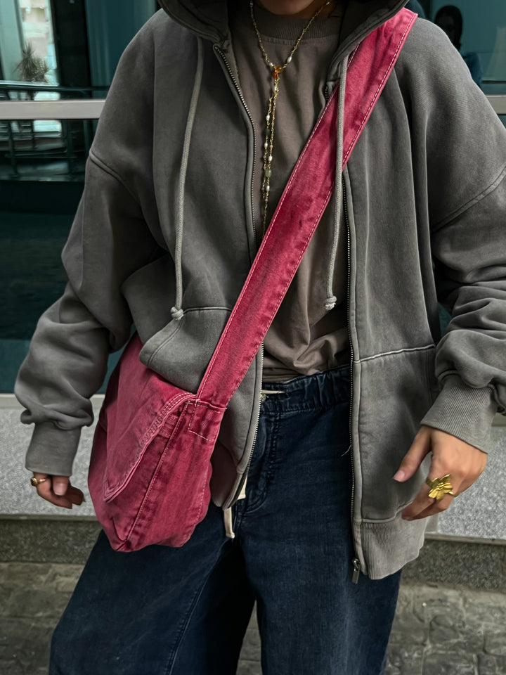 RASPBERRY WASHED SIDE BAG