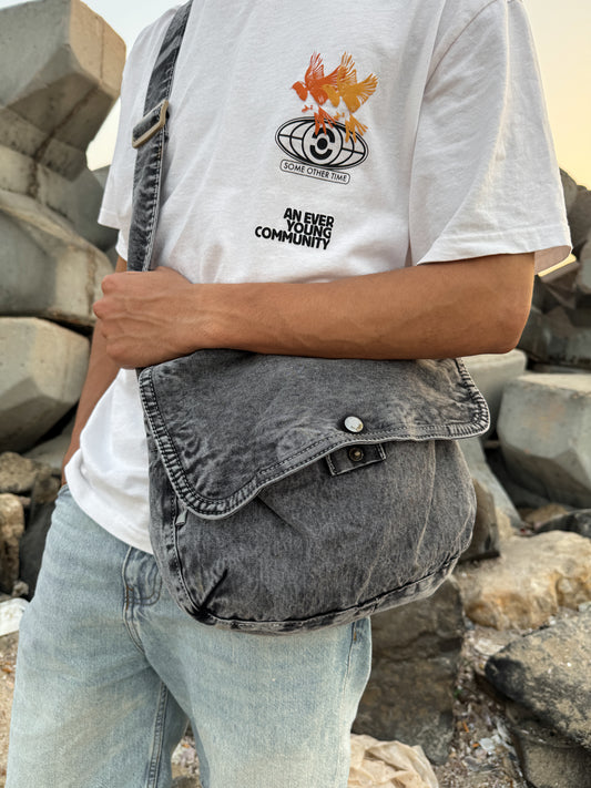 CHARCOAL WASHED SIDE BAG