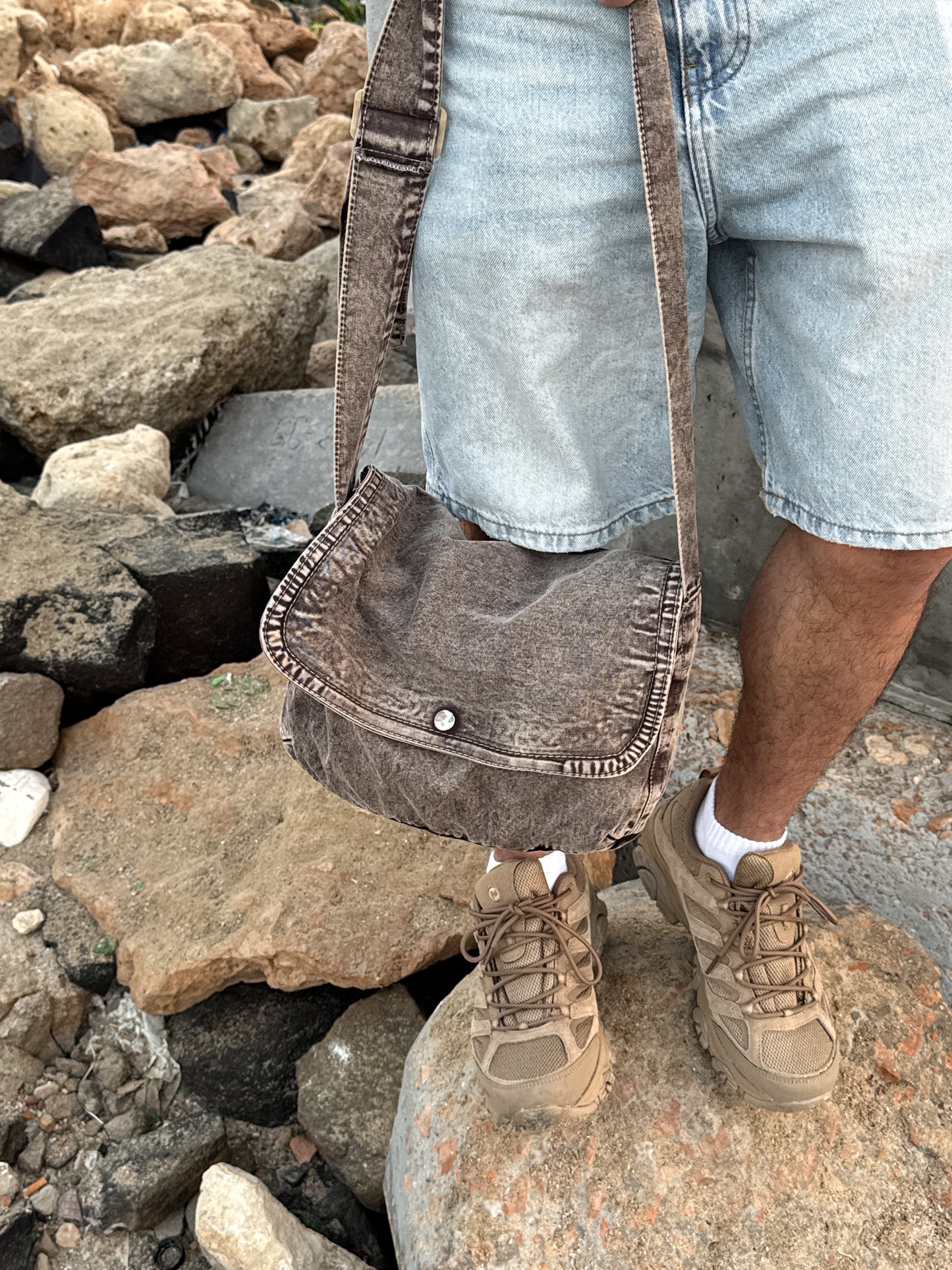 ASH BROWN WASHED SIDE BAG