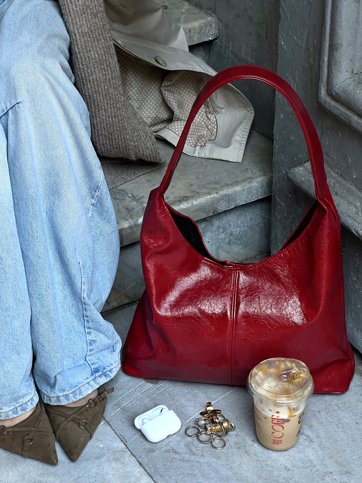 HOBO BAG BLOODY RED