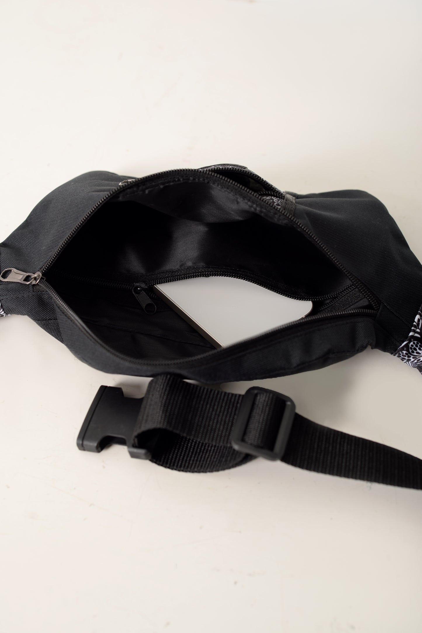 NETERO FANNY PACK BLACK